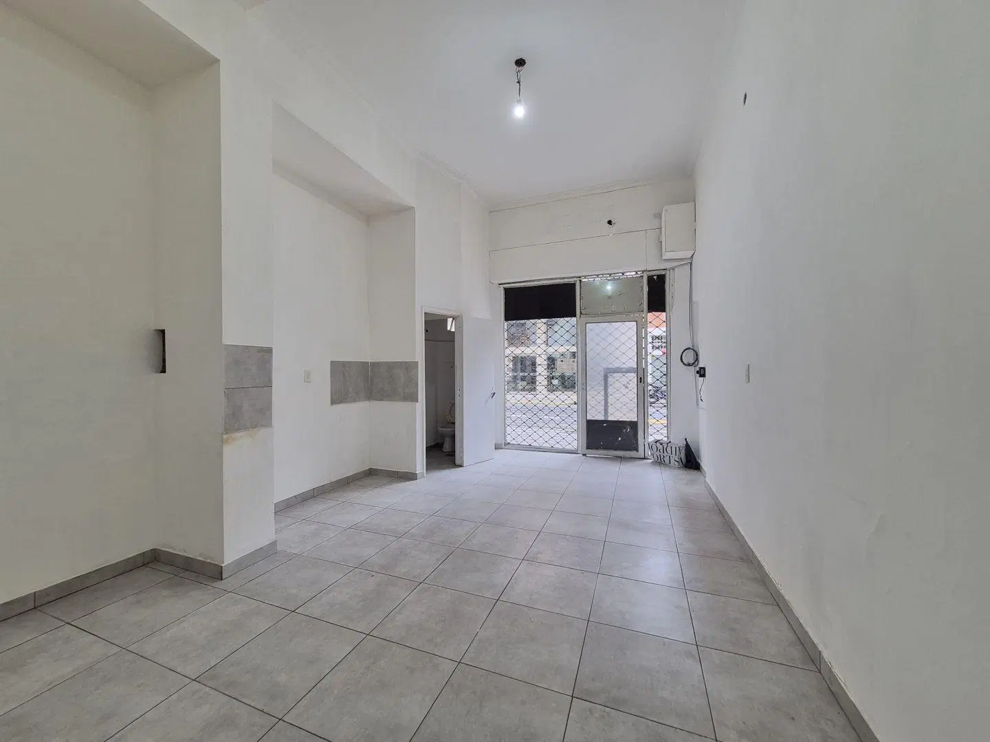Venta/ local comercial / Montevideo al 200 / San Nicolas 2