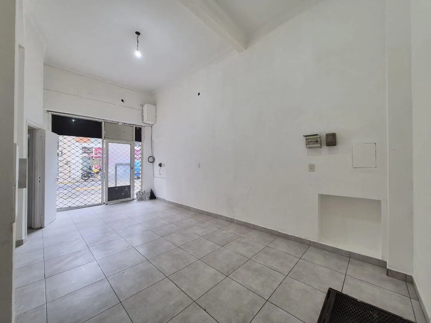 Venta/ local comercial / Montevideo al 200 / San Nicolas 3