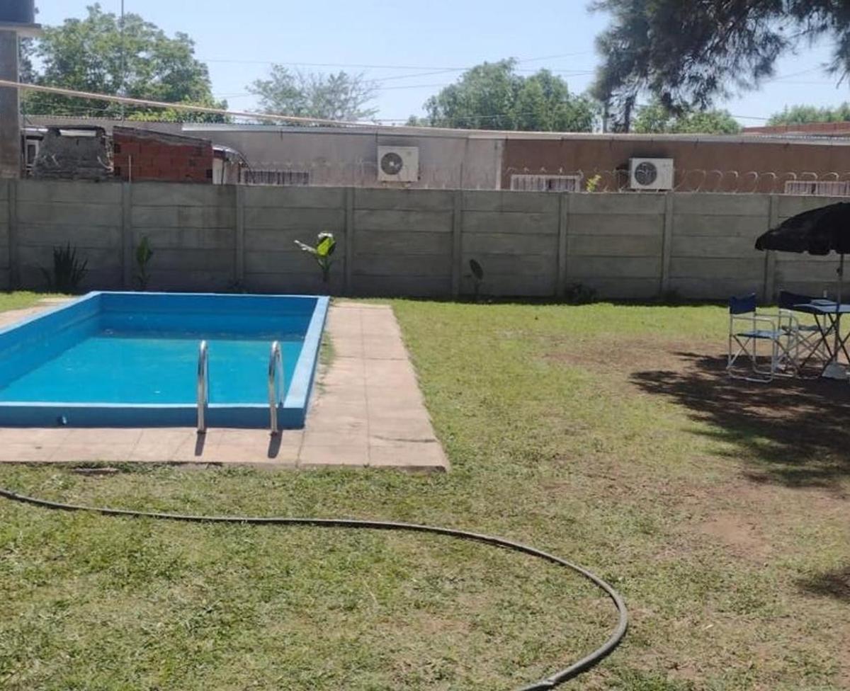 Casa con pileta de natación en venta Manzanares Pilar