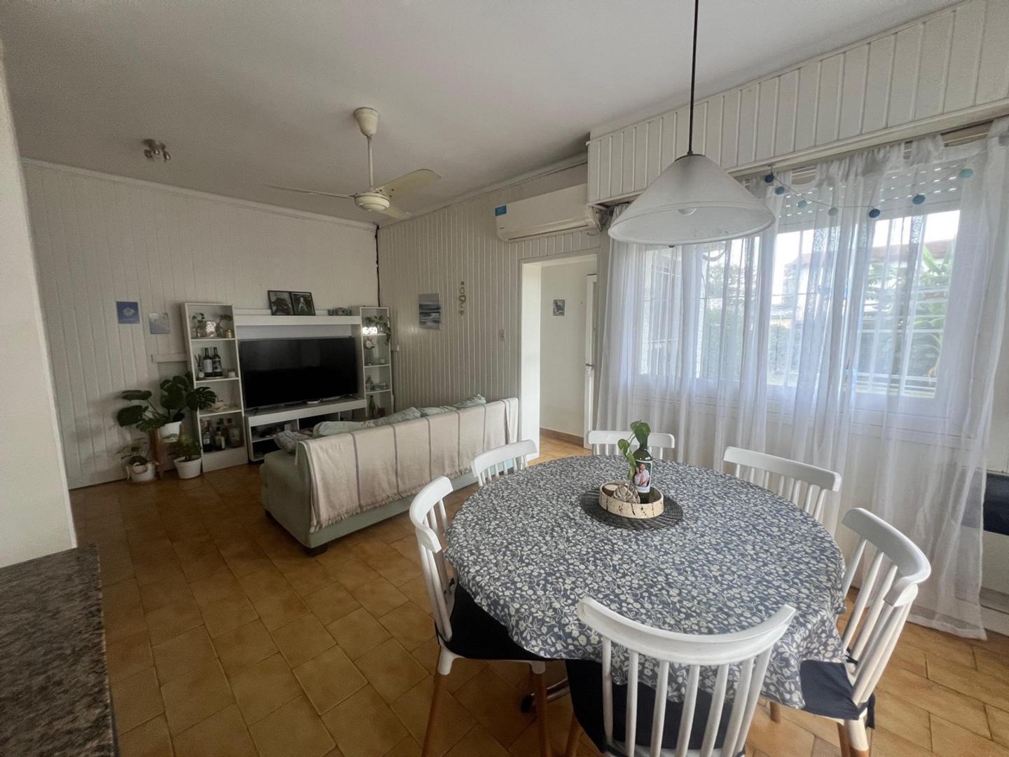 VENTA de propiedad con casa, oficina y 3 dptos.