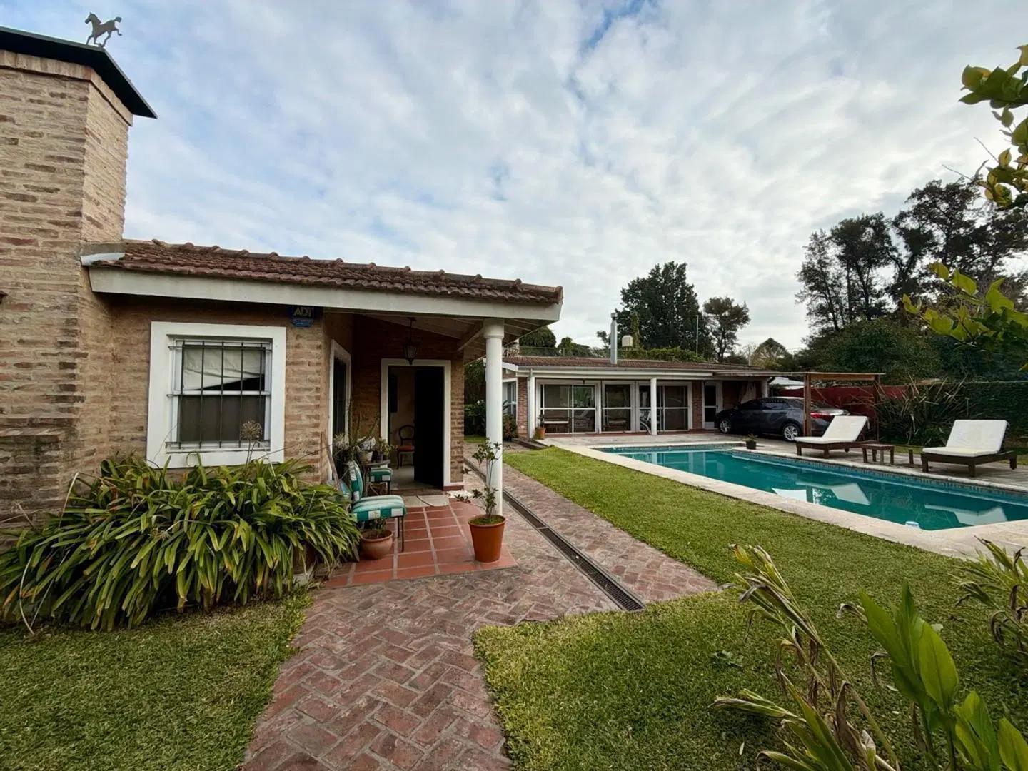 Chalet en venta con CANCHA DE PADEL quincho y pileta! 3