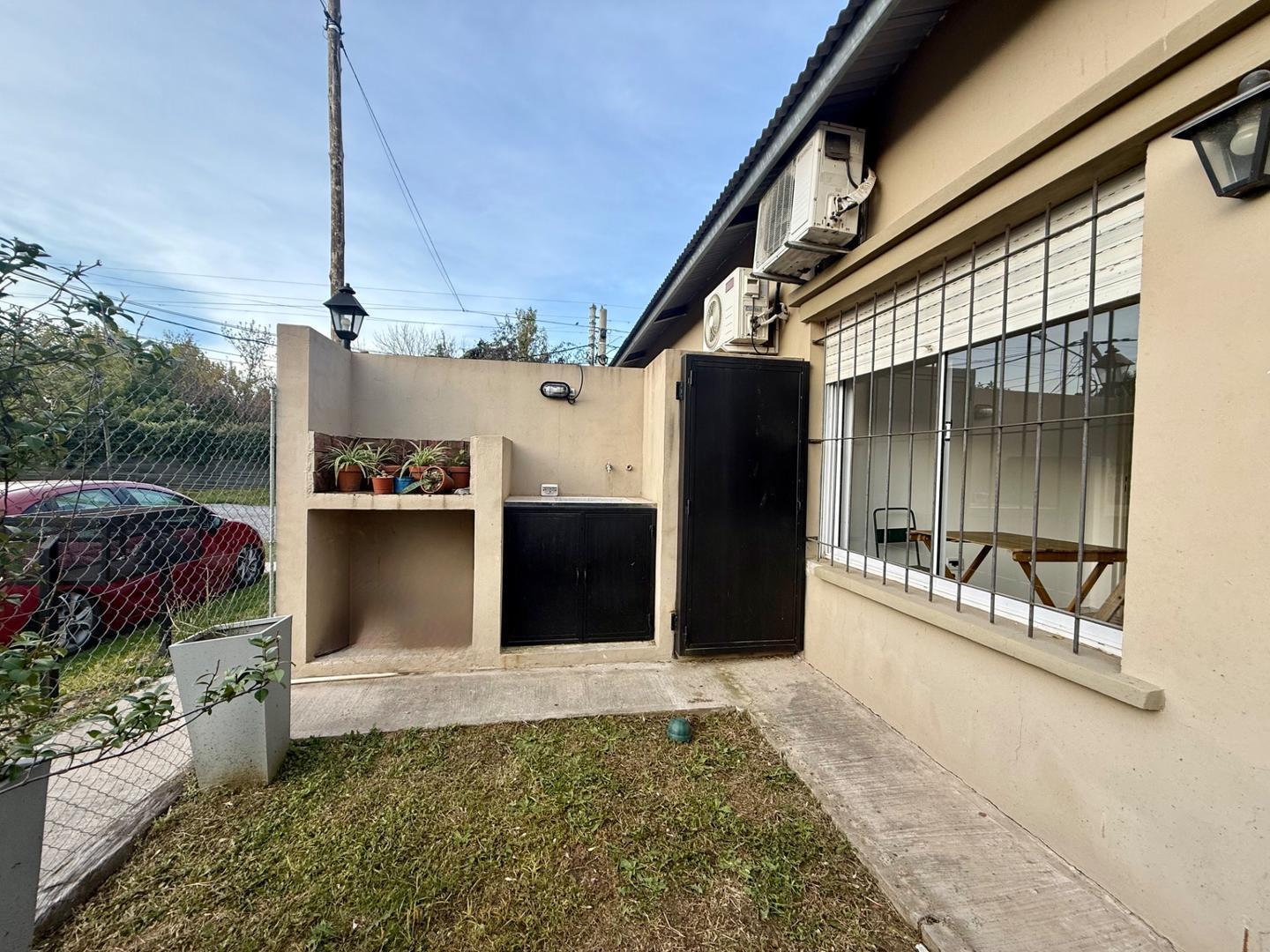Foto de Monoambiente con parrilla y entrada para auto, imagen 3