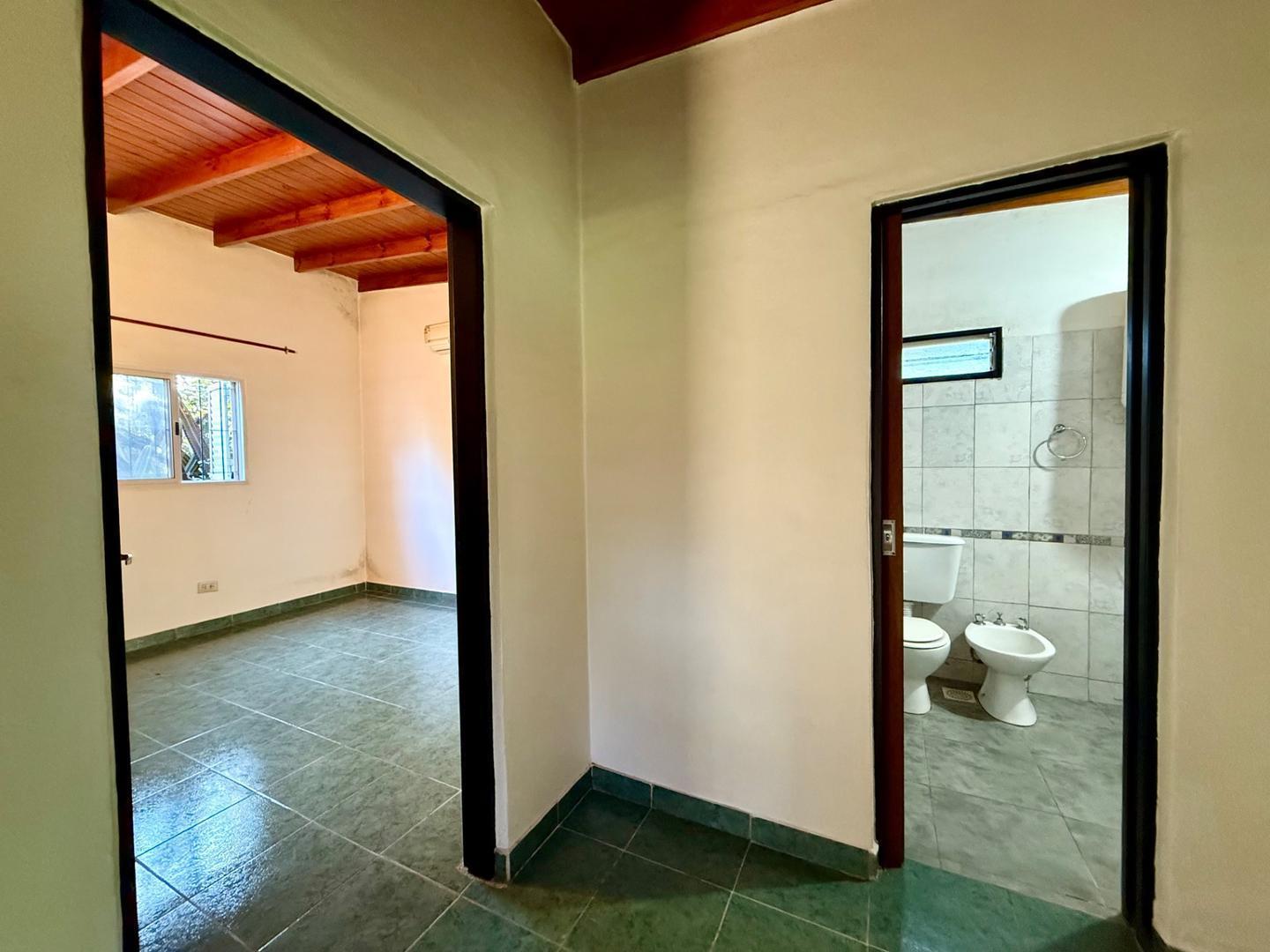 Foto de Casa con jardín en Alquiler en Manzanares - Pilar, imagen 2