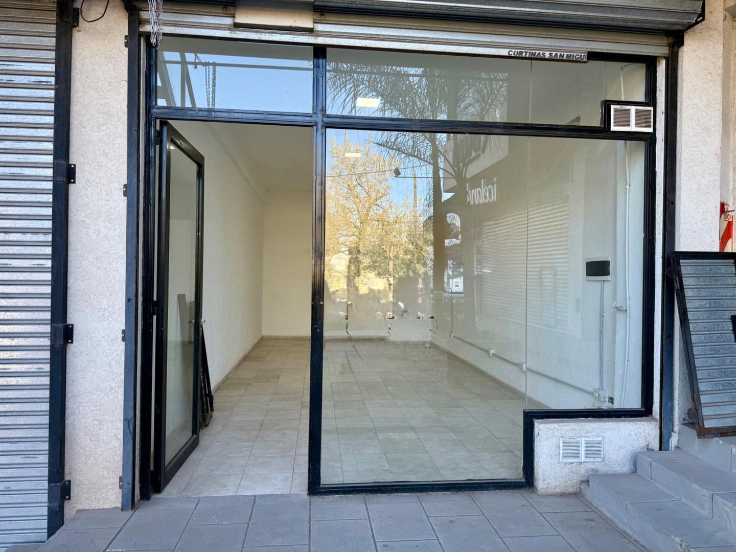 Foto de LOCAL COMERCIAL EN VENTA – PASEO DINO – MANZANARES, imagen 4