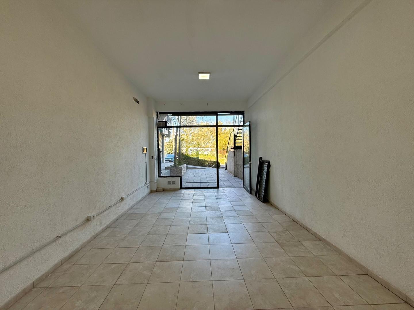 Foto de LOCAL COMERCIAL EN VENTA – PASEO DINO – MANZANARES, imagen 2