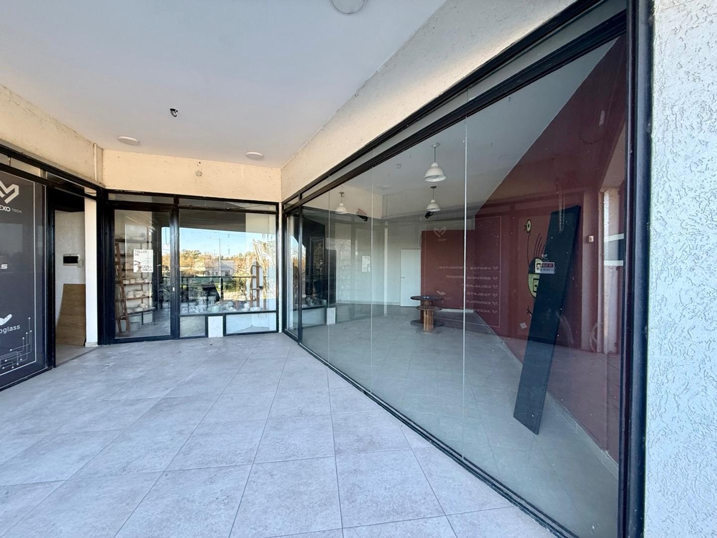 Foto de LOCAL COMERCIAL EN VENTA – PASEO DINO – MANZANARES, imagen 2
