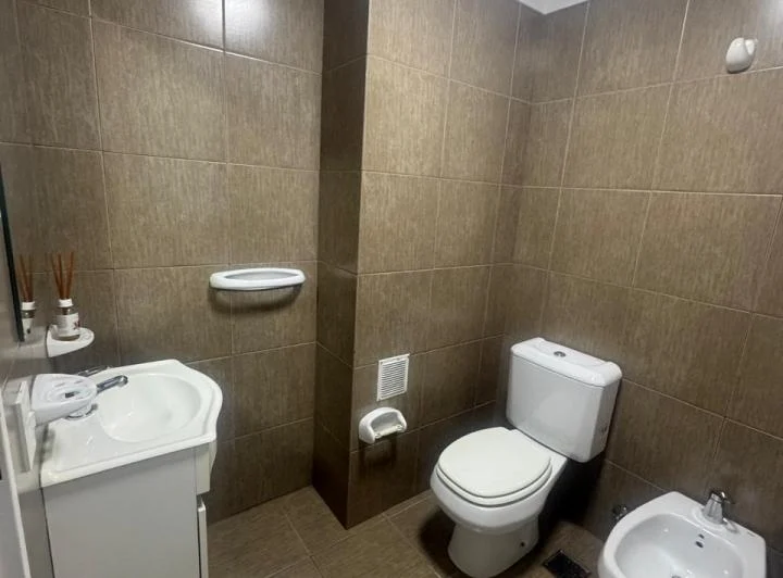 2 Amb- Contra Frente- de 56 mtrs-Balcon- Coc Sep- Toilette- Vestidor-Bño Comp. 5