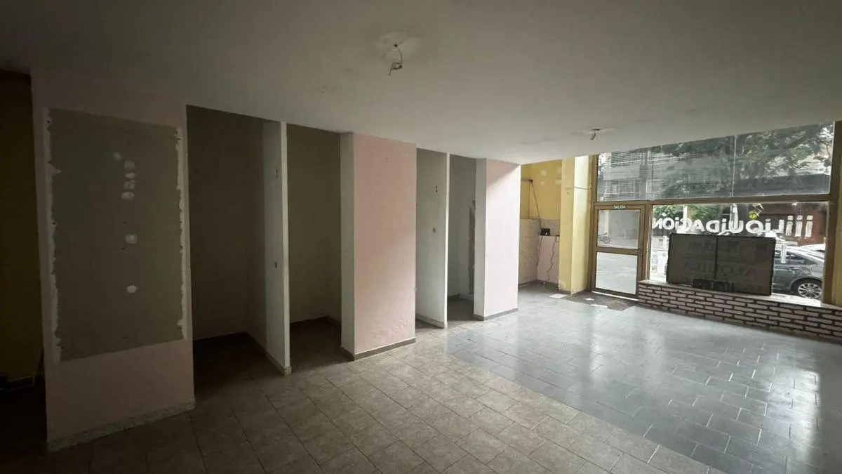 Local Comercial sobre Av-PB 83 + Entre Piso 45 mtrs + Sótano de 92 mtrs. 2 Toilettes. 4