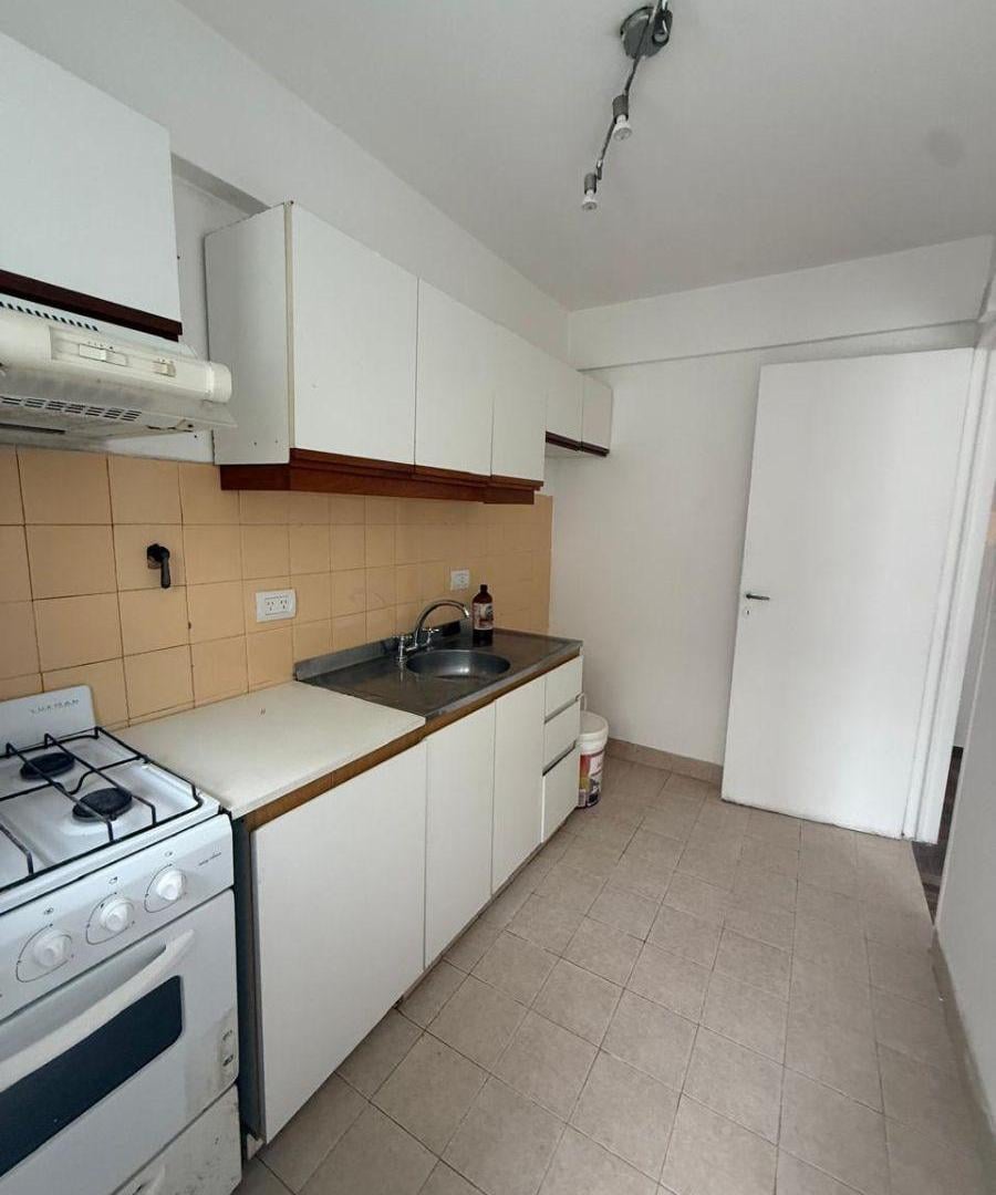 Foto de 2 AMB LATERAL - LUMINOSO - COCINA SEP - LAV SEP - DORM C/PLAC - BÑO COMP, imagen 4