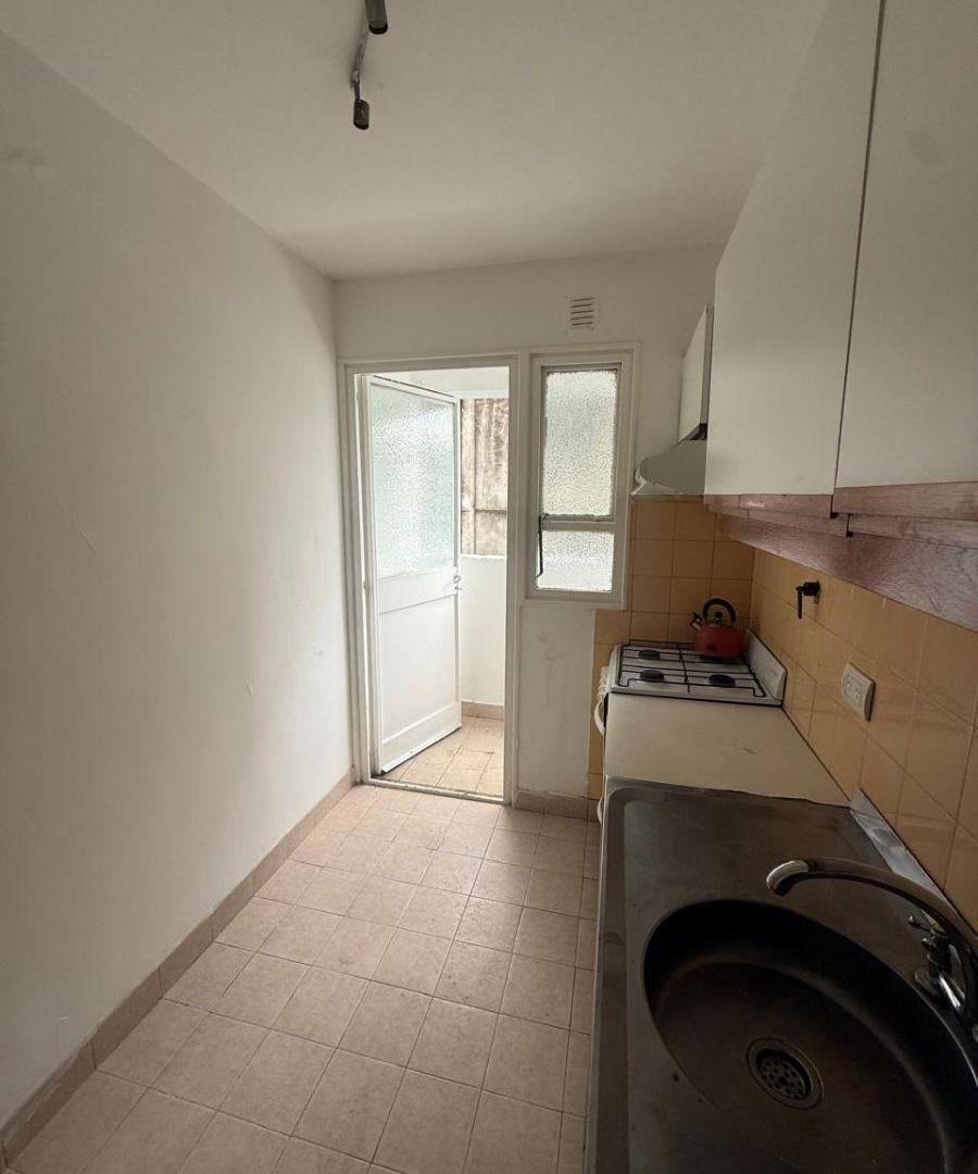 Foto de 2 AMB LATERAL - LUMINOSO - COCINA SEP - LAV SEP - DORM C/PLAC - BÑO COMP, imagen 5