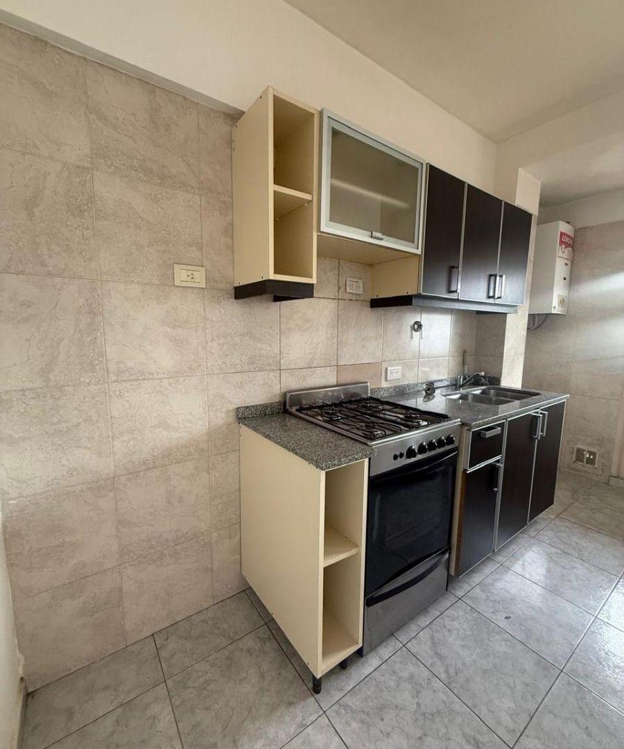 Foto de ALQUILER - MONOAMB - CNTRA FRNT - AMPLIO BALCON - COC C/CONEX LAV - A/A, imagen 5