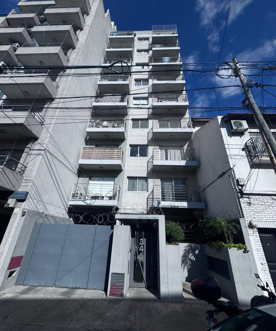 Foto de VENTA - MONOAMB - APTO PROF O VIV - ESPACIO GUARDA COCHE FIJO - BALCON, imagen 1