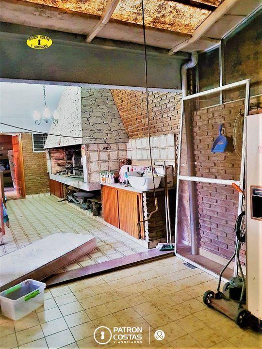 Foto de Casa en venta en Haedo 6 Dormitorios, imagen 2