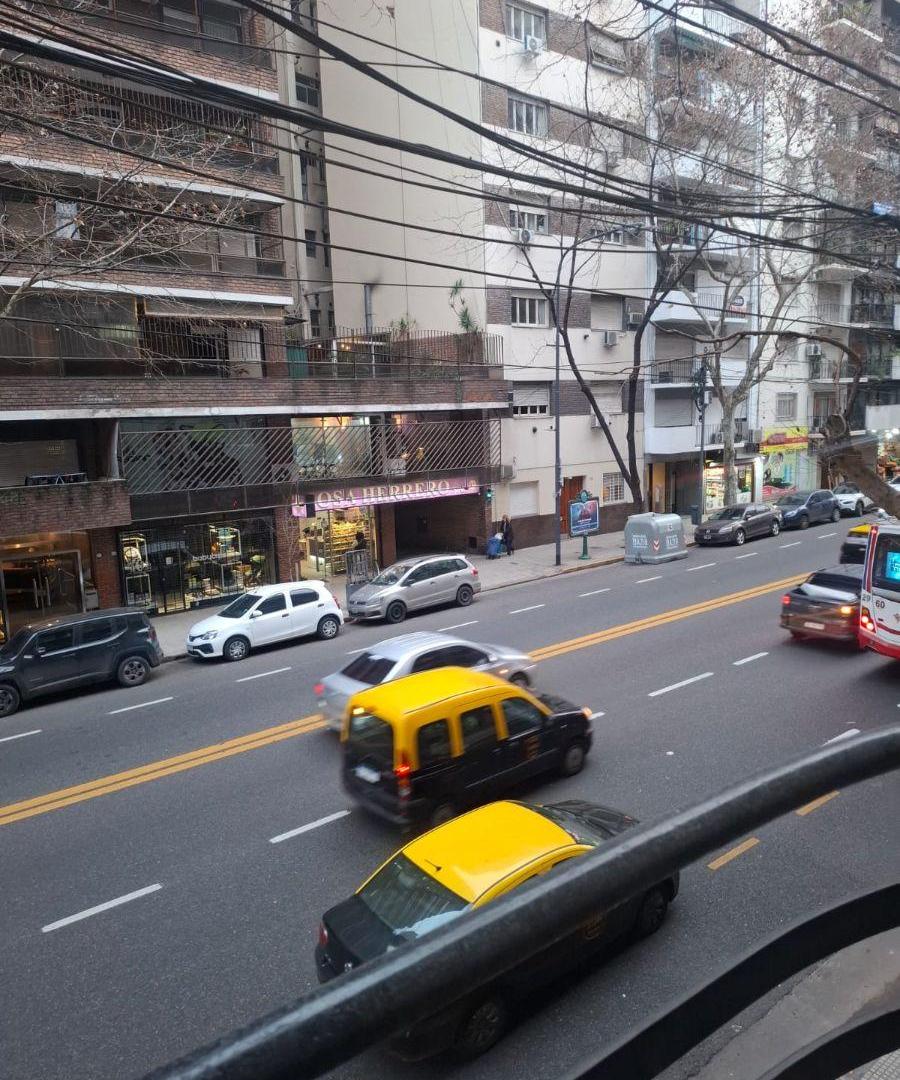 Foto de ALQUILER - 2 AMB Y MEDIO FTE- AV PUEYRREDON Y PEÑA- RECOLETA, imagen 2