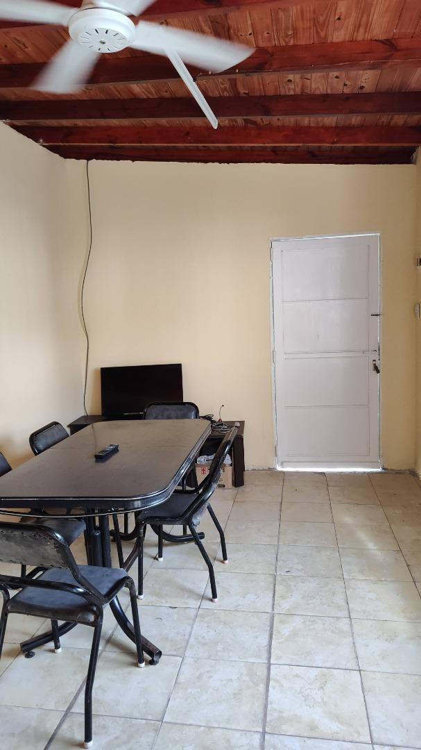 VENTA - DEPTO TIPO CASA AL FTE DE 2 AMB C/COCHERA! LLAVALLOL