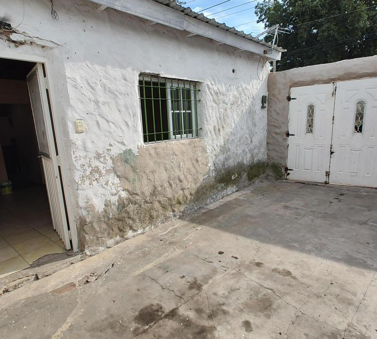 Foto de DEPTO TIPO CASA AL FTE DE 2 AMB C/COCHERA! LLAVALLOL, imagen 2