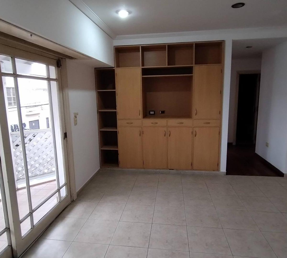 Venta - Excelente y Amplio Depto 3 Amb, Banfield 4