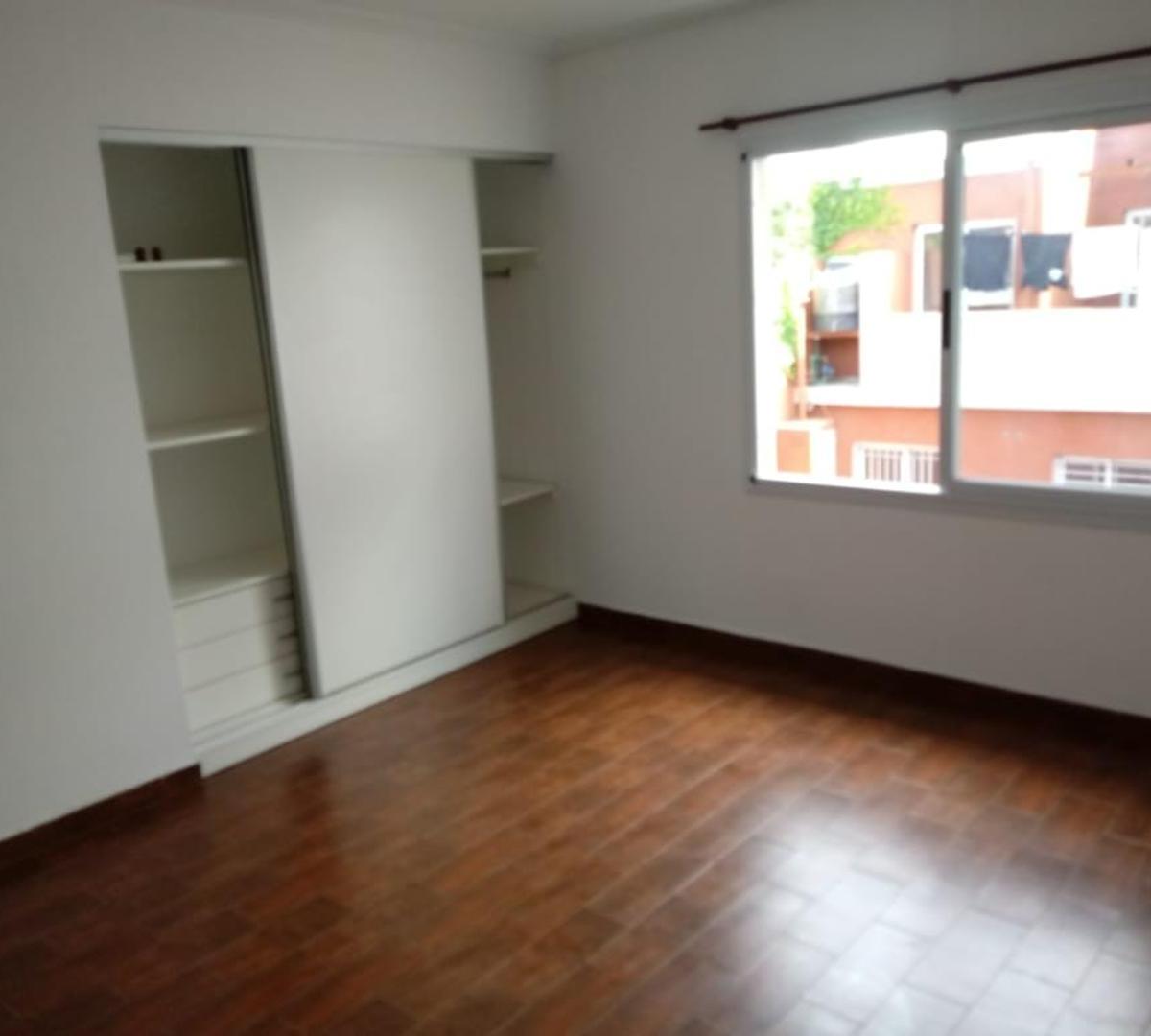 DEPTO TIPO CASA! 2 AMB C/TERRAZA Y COCHERA