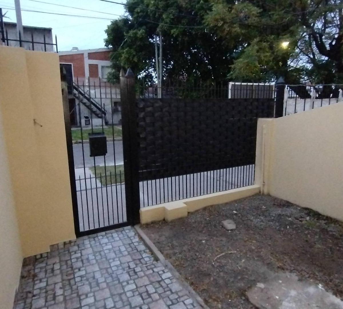 Venta - Duplex Al Fte 3 Amb C/patio, Nuevo! Banfield 1