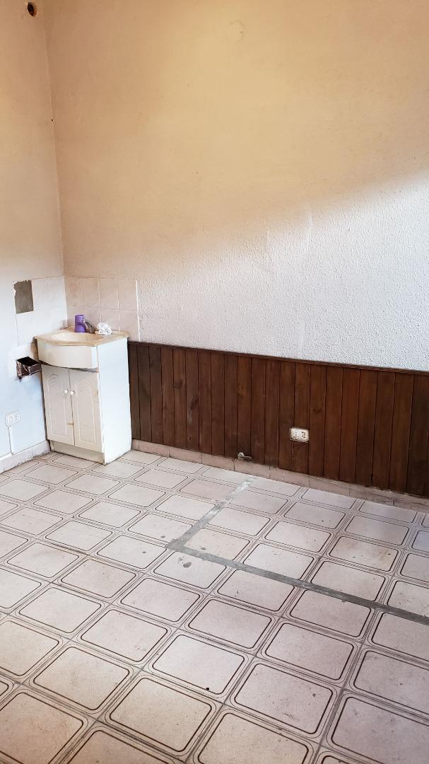 Muy Buen Local C/privado y Baño S/Av! 4