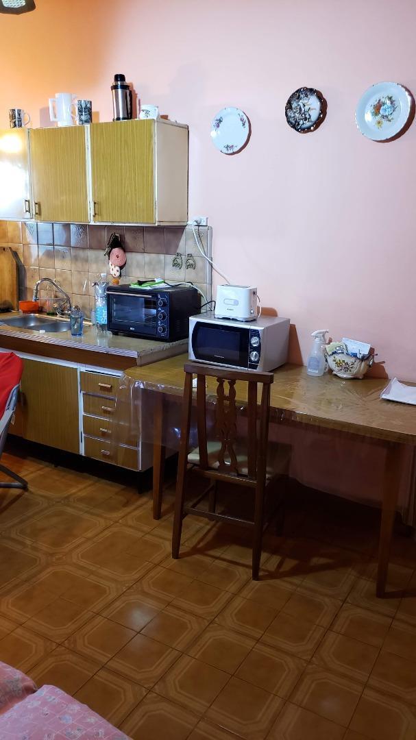 Muy Buen Depto Tipo Casa 4 Amb C/local Y/o Garage! 1