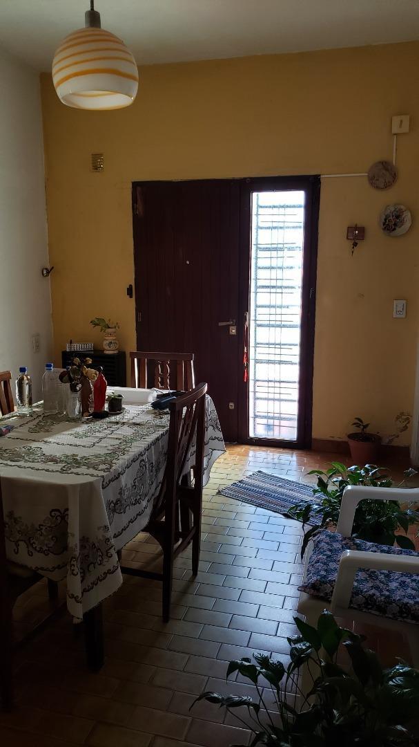 Muy Buen Depto Tipo Casa 4 Amb C/local Y/o Garage! 4