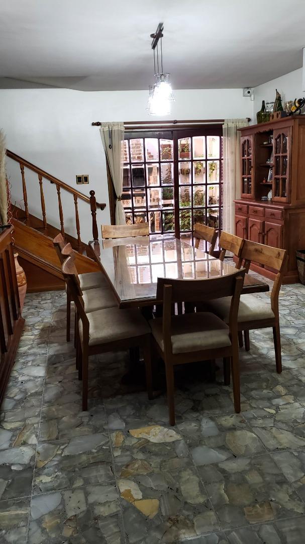 VENTA CHALET 5 AMBIENTES C/PARQUE Y GARAGE! BANFIELD