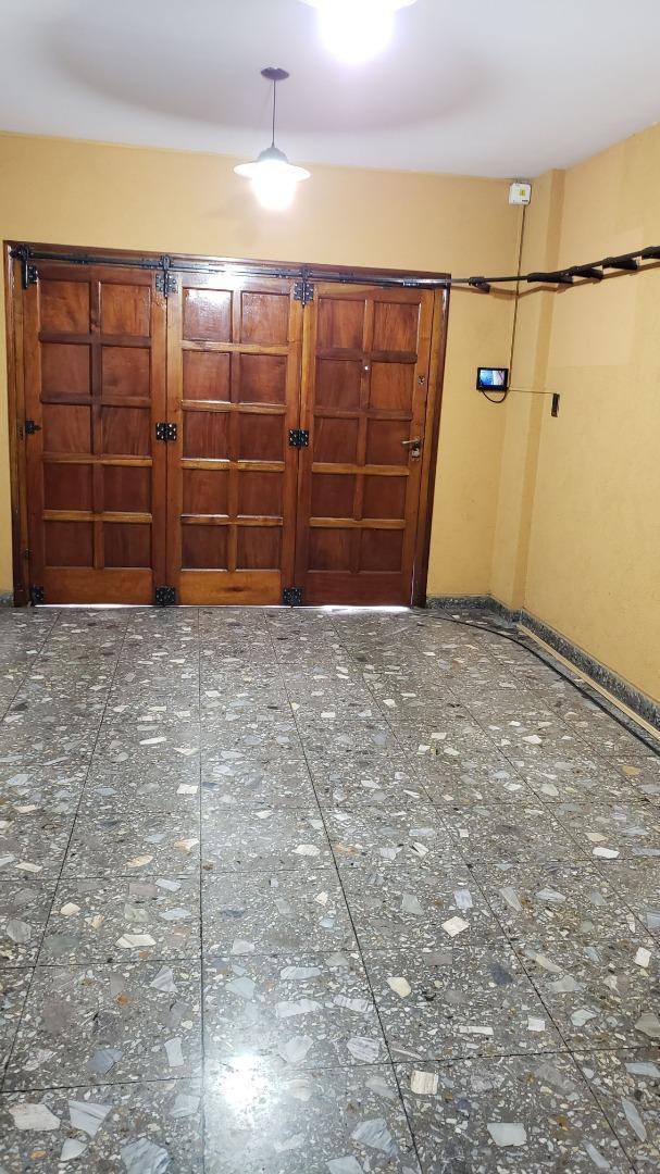 Foto de VENTA CHALET 5 AMBIENTES C/PARQUE Y GARAGE! BANFIELD, imagen 3