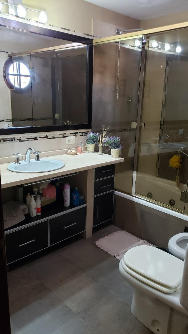 Foto de VENTA CHALET 5 AMBIENTES C/PARQUE Y GARAGE! BANFIELD, imagen 4