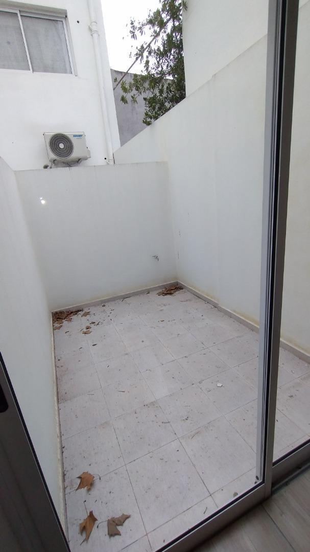 Foto de EXCELENTE DEPTO 2 AMB AMPLIO CON PATIO!, imagen 2