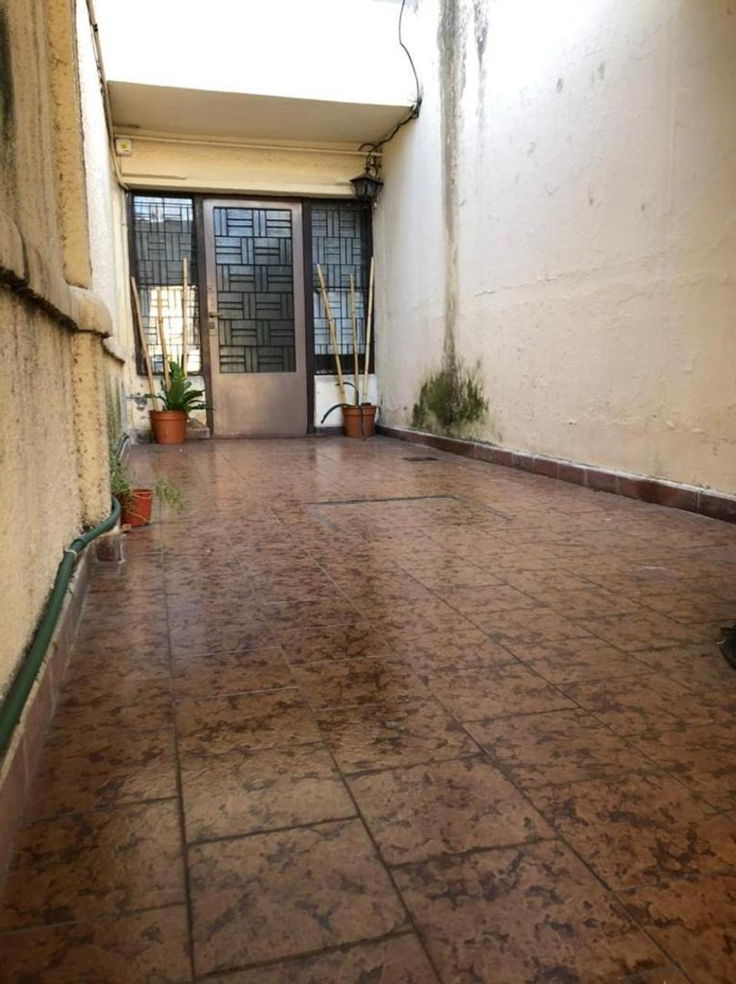 VENTA - BUEN DEPTO T/CASA 3 AMB C/PATIO Y TERRAZA! BANFIELD