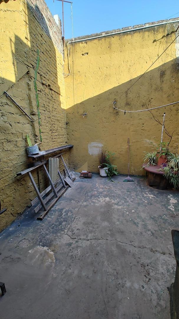 Venta - Casa en PH Al Fte de 3 Amb C/patio y Cochera! Lomas 1