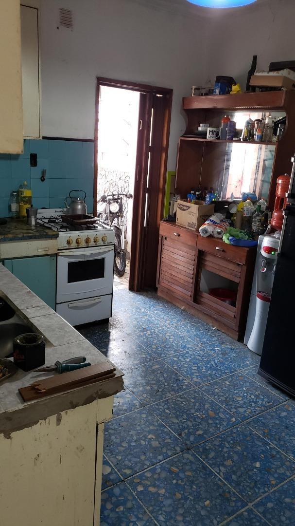 Foto de VENTA - CASA 2 AMB C/PATIO Y COCHERA + CASA 3 AMB C/PATIO!, imagen 2