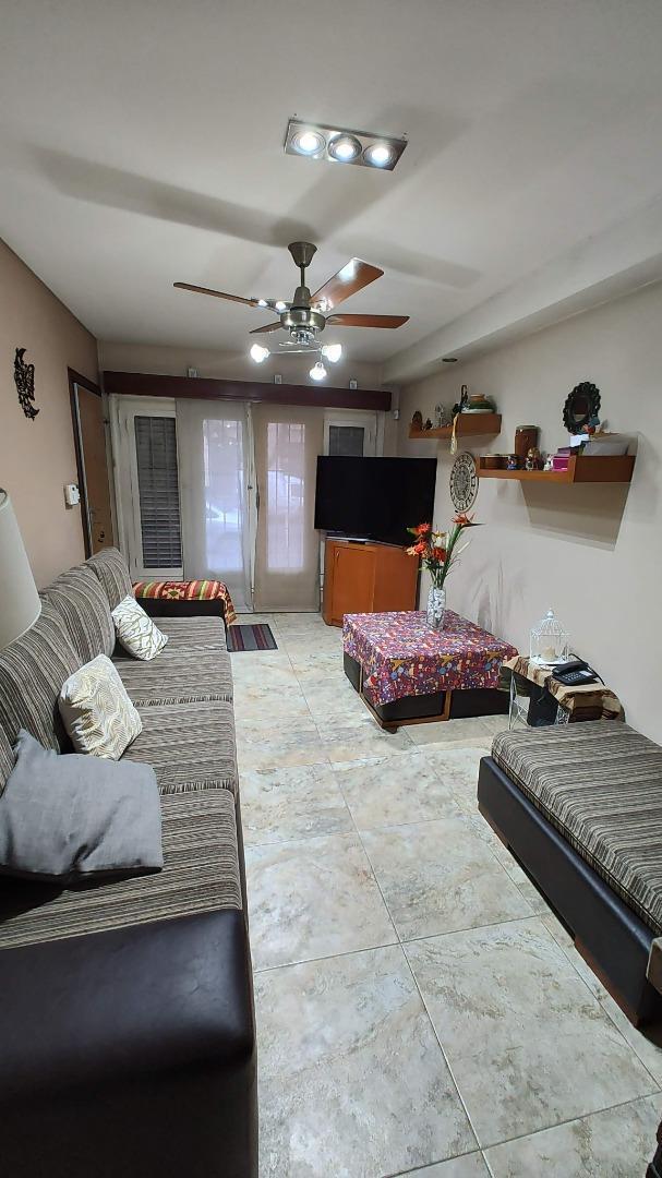 EXCELENTE CHALET 5 AMB A NUEVO C/JARDIN Y PILETA CLIMATIZADA