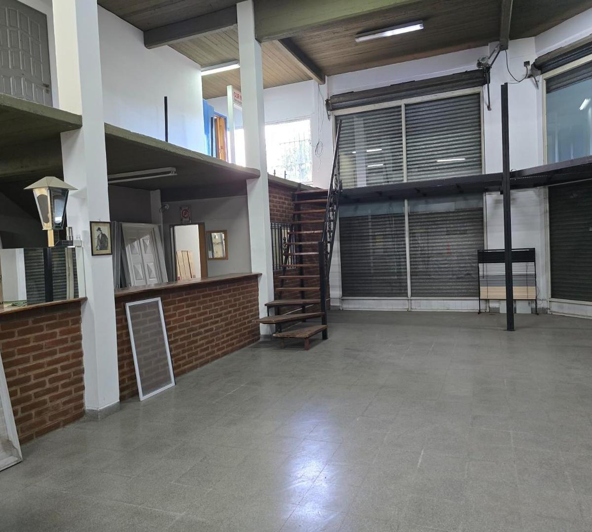 Imponente local de 350 m2 c/doble altura en San José!