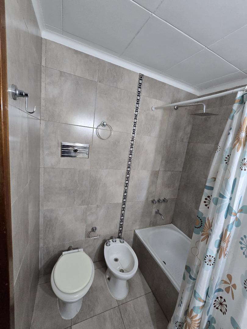 Excelente Chalet de 5 Ambientes y Quincho S/lote de 10x40! 5