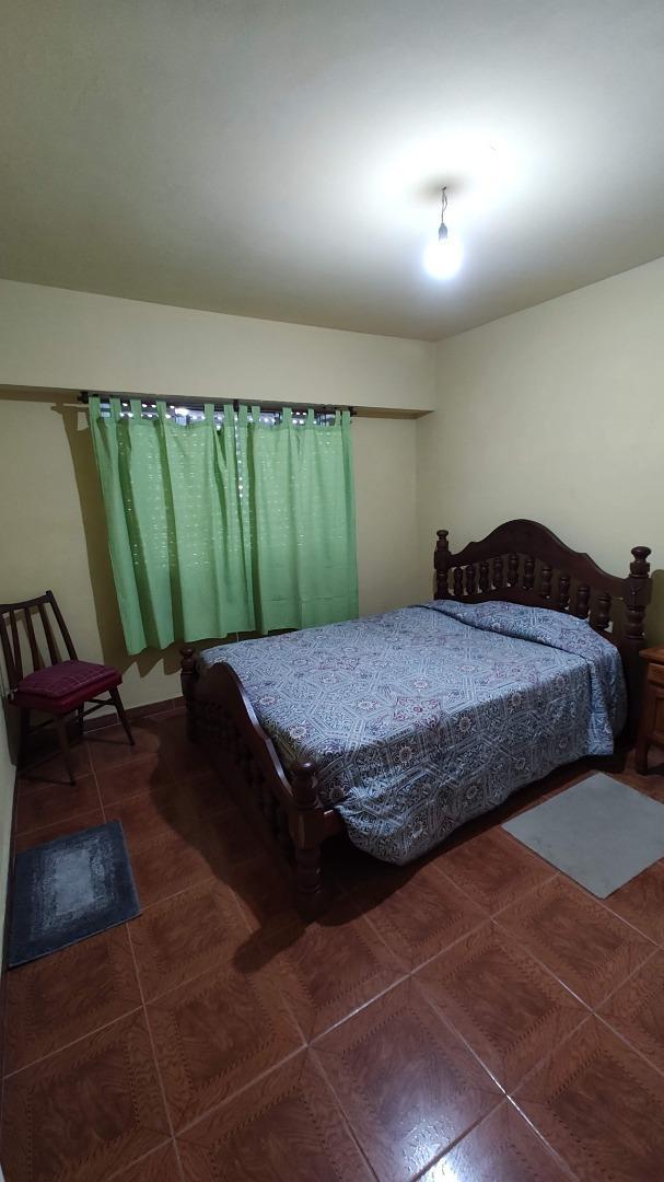 EXCELENTE CASA 4 AMB C/PATIO, JARDIN, COCHERA Y TERRAZA!