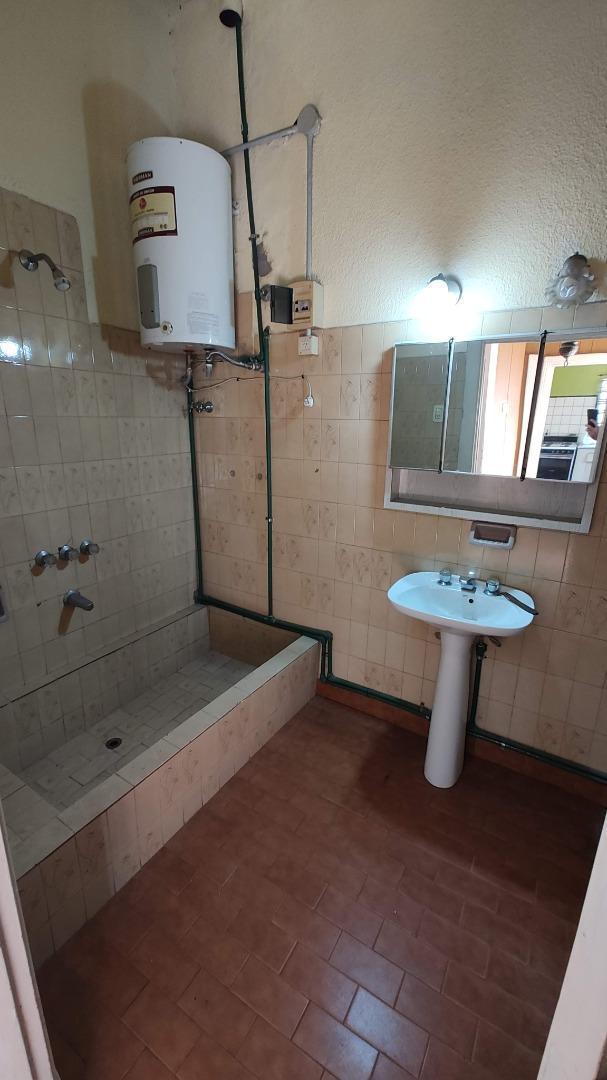 Foto de OPORTUNIDAD CASA DE ESTILO S/LOTE 8.66 X 26 EN BANFIELD!, imagen 5