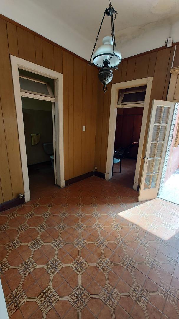 OPORTUNIDAD CASA DE ESTILO S/LOTE 8.66 X 26 EN BANFIELD!