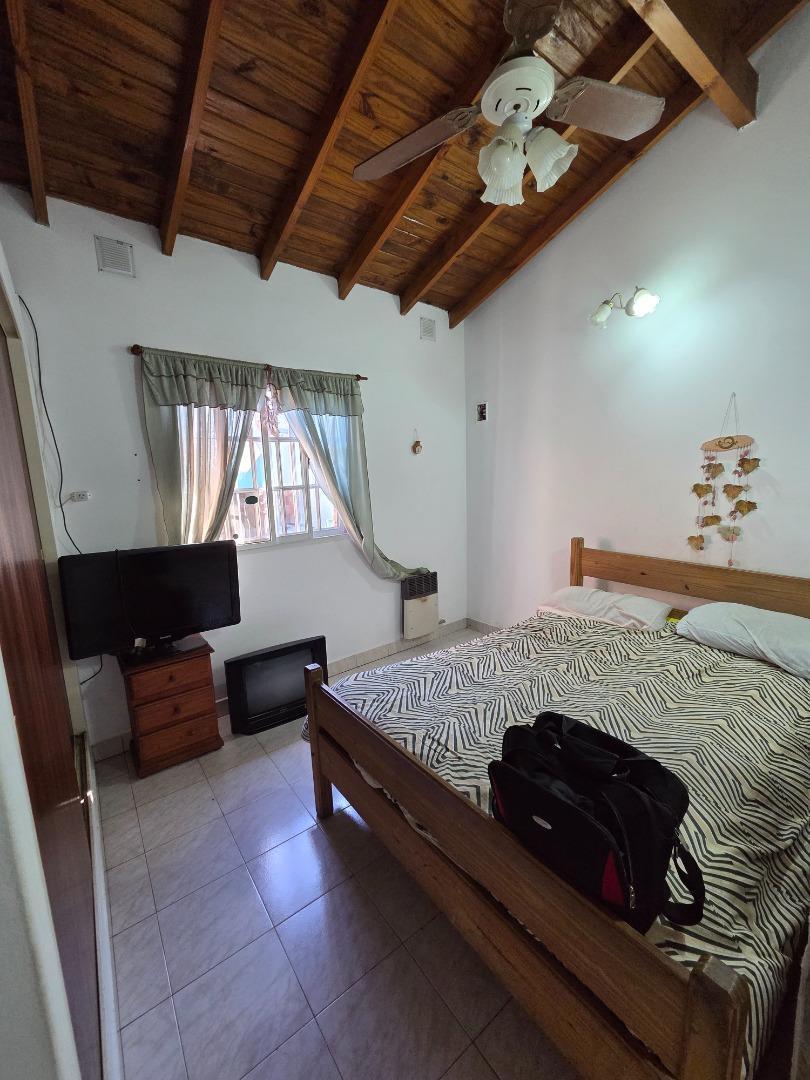 BUEN DEPTO T/CASA 3 AMB CON GARAGE Y PATIO EN BANFIELD!