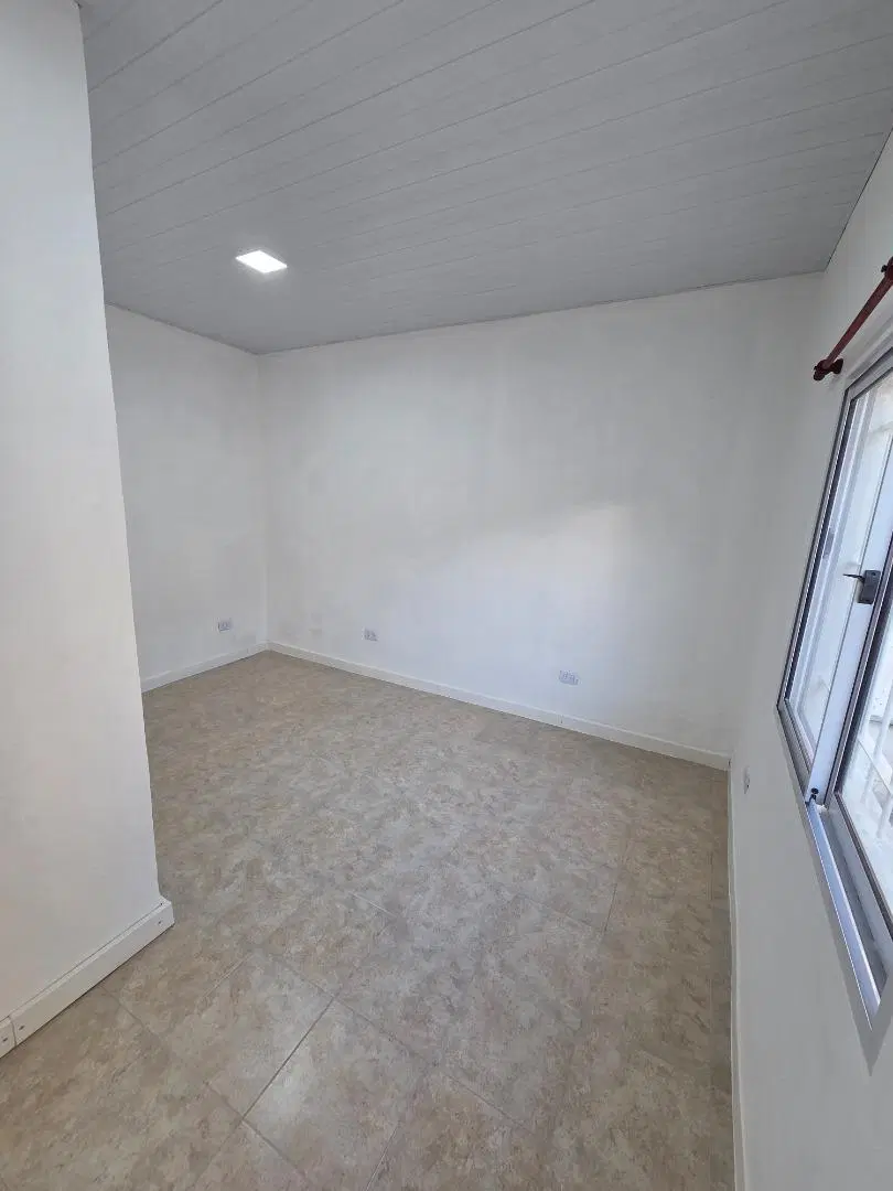 BUEN DEPTO T/CASA 2 AMB C/PATIO A PASOS DE YRIGOYEN! 1