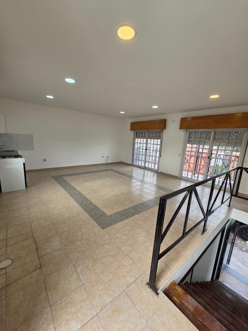 Foto de A ESTRENAR! DEPTO T/CASA 2 AMB C/TERRAZA Y BALCON, CLAYPOLE!, imagen 3