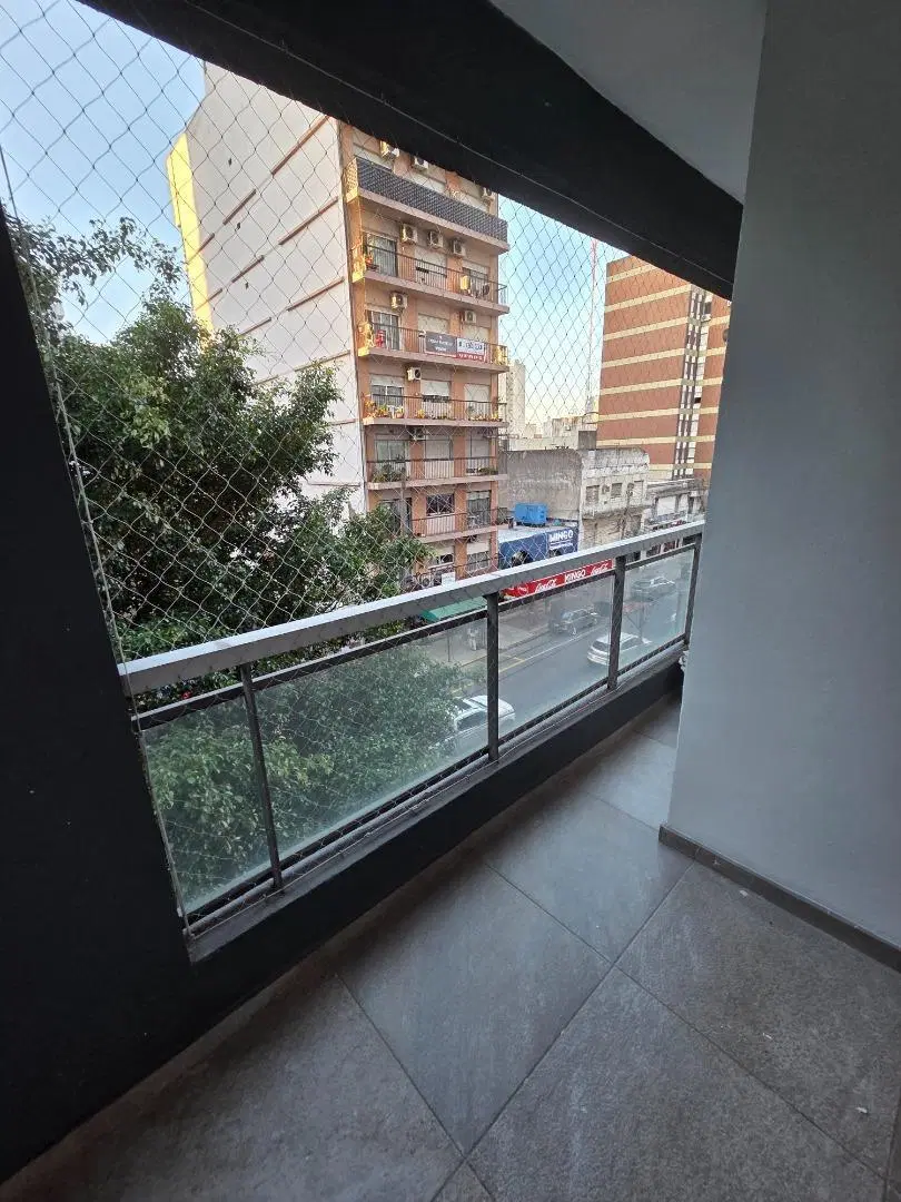 EXCELENTE DEPTO 2 AMB CON BALCON AL FRENTE! 5