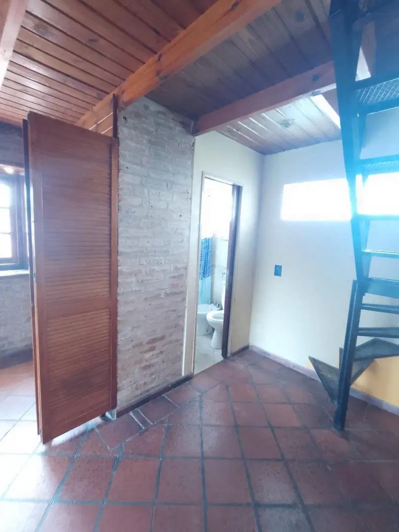 DEPTO T/CASA DE 2 AMB EN PLANTA ALTA AL FRENTE EN LOMAS! 2