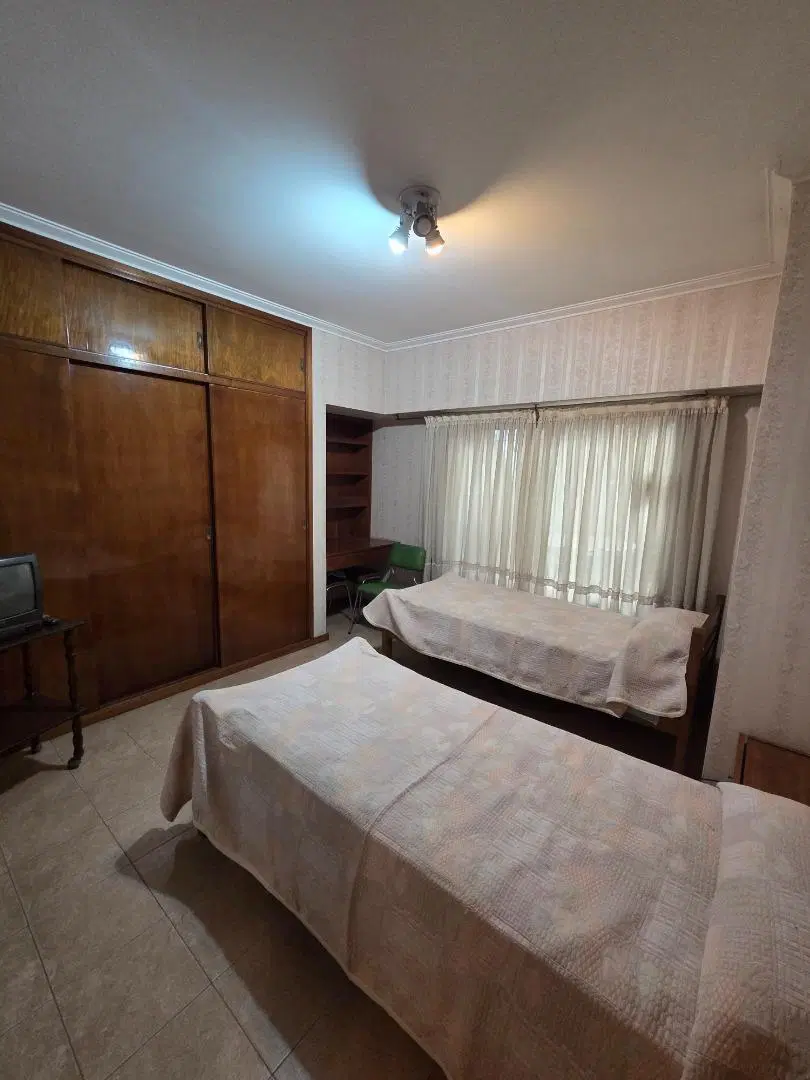 EXCELENTE CASA 3 AMB C/GARAGE Y JARDIN EN LOMAS CENTRO! 5