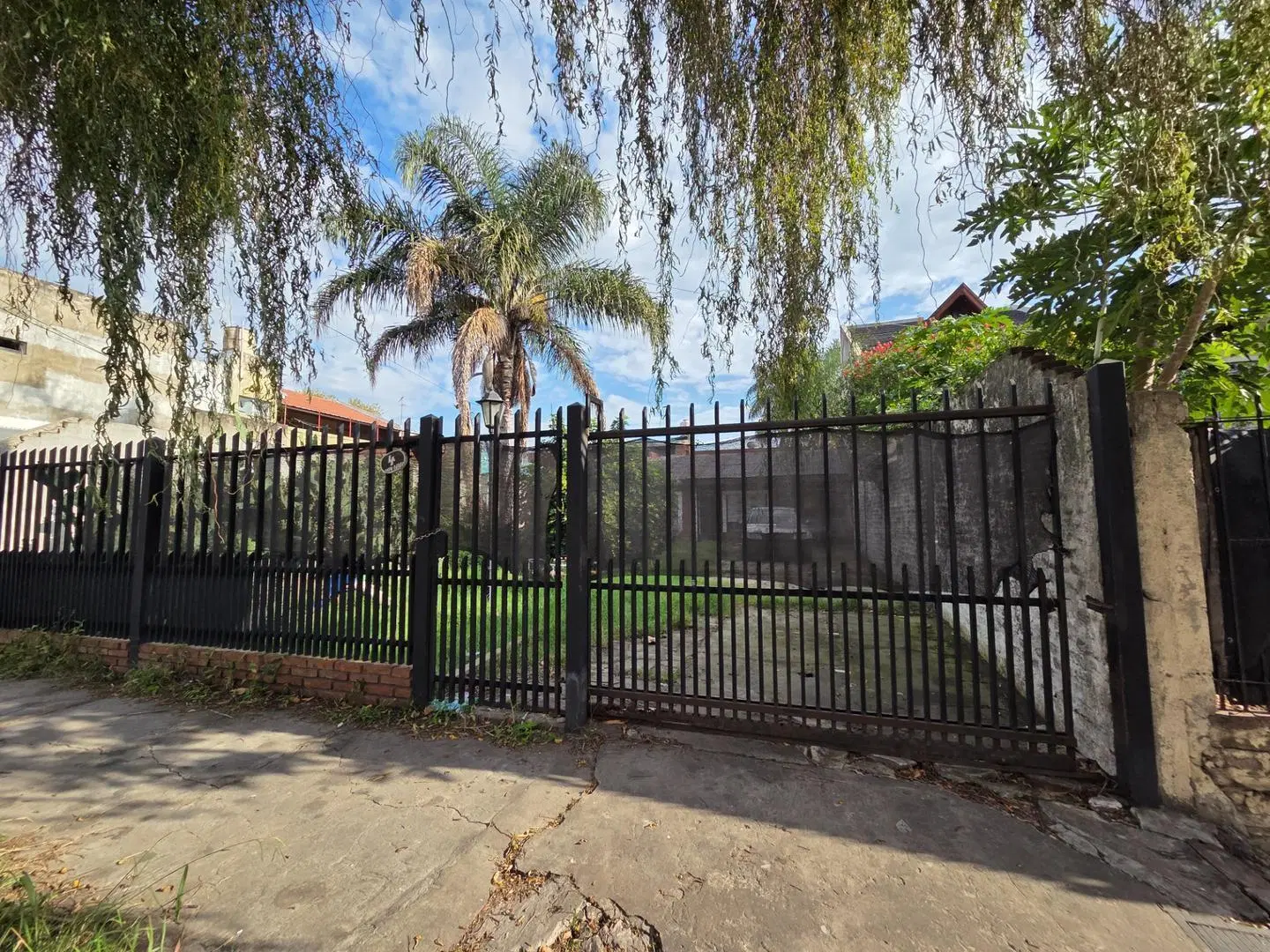 CASA 3 AMB A RECICLAR S/LOTE DE 10 X 36 MTS EN LOMAS! 4