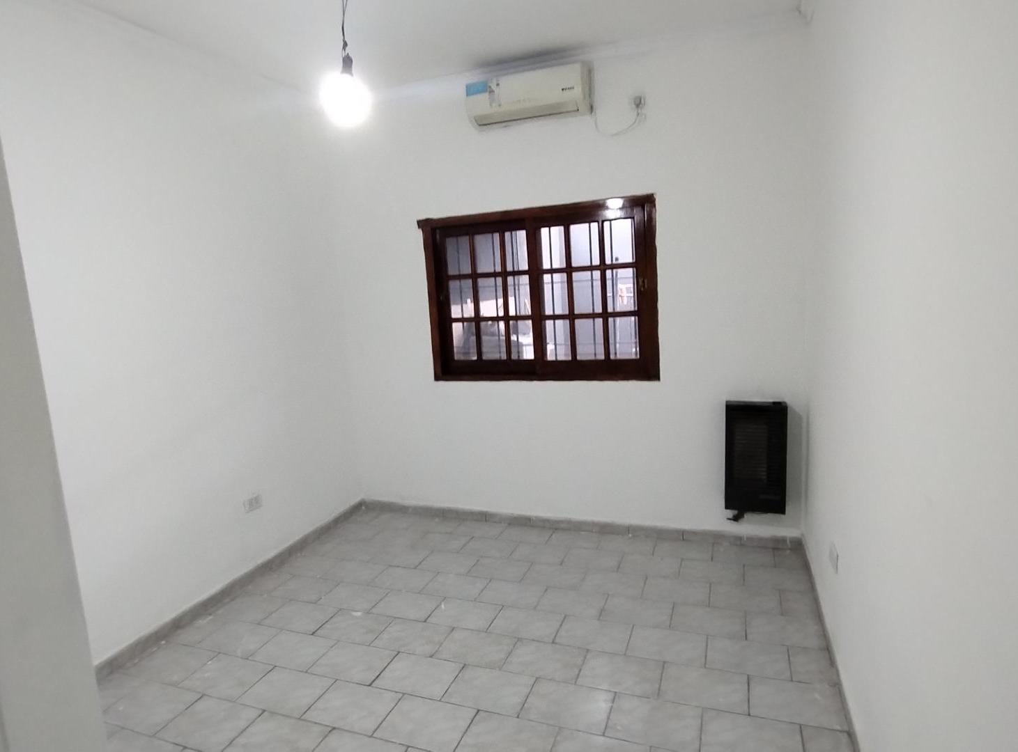 Foto de A ESTRENAR! DEPTO T/CASA 3 AMB C/PATIO, CLAYPOLE!, imagen 1