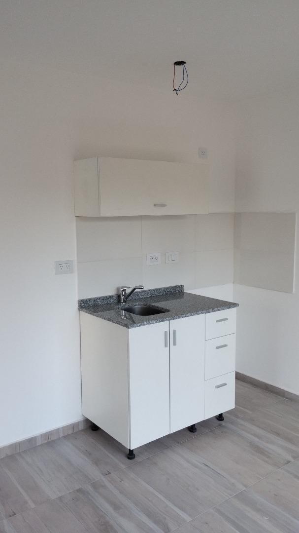 Foto de EN POZO! DEPTOS 1 AMB C/BALCON Y COCH(ADICIONAL) BANFIELD!, imagen 5