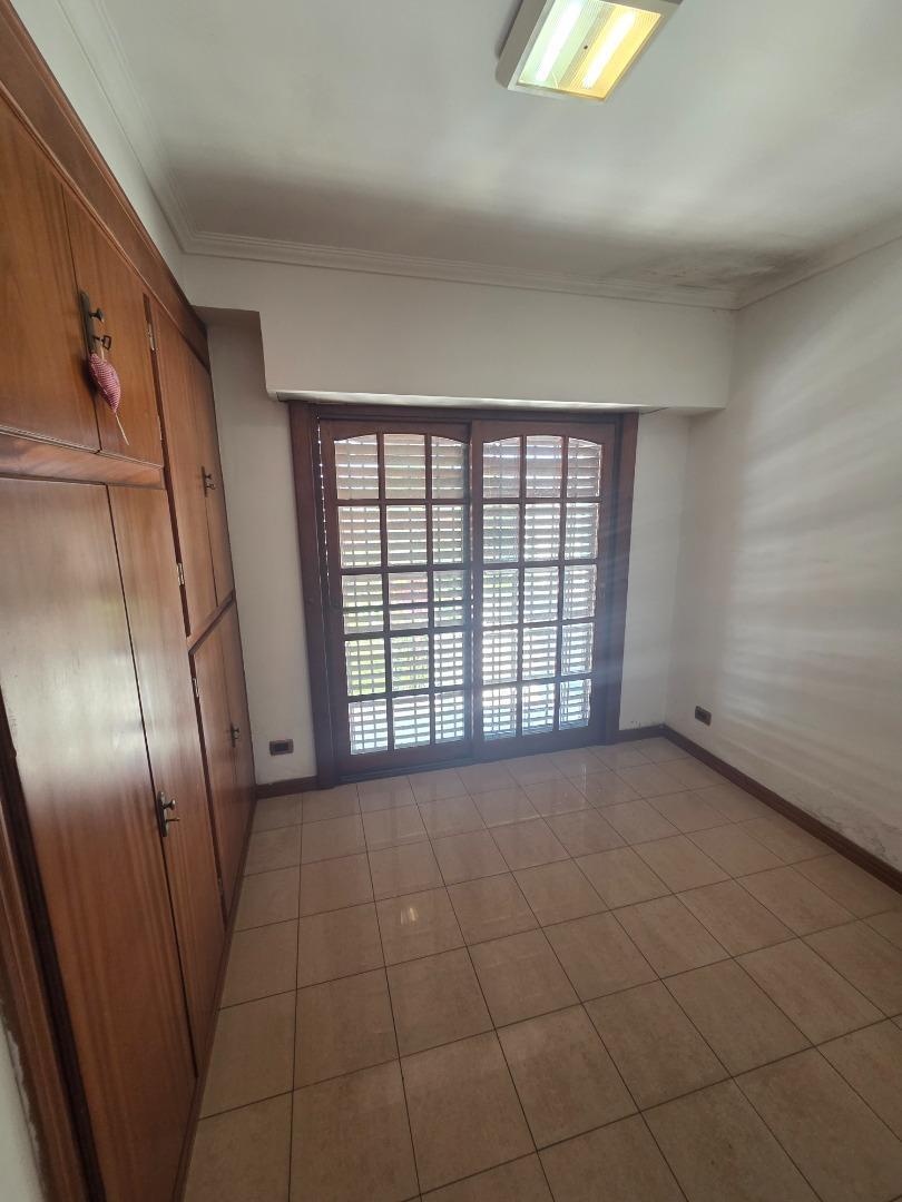 Foto de AMPLIO CHALET 5 AMB C/PLAYROOM, QUINCHO, PARRILLA Y GARAGE!, imagen 2