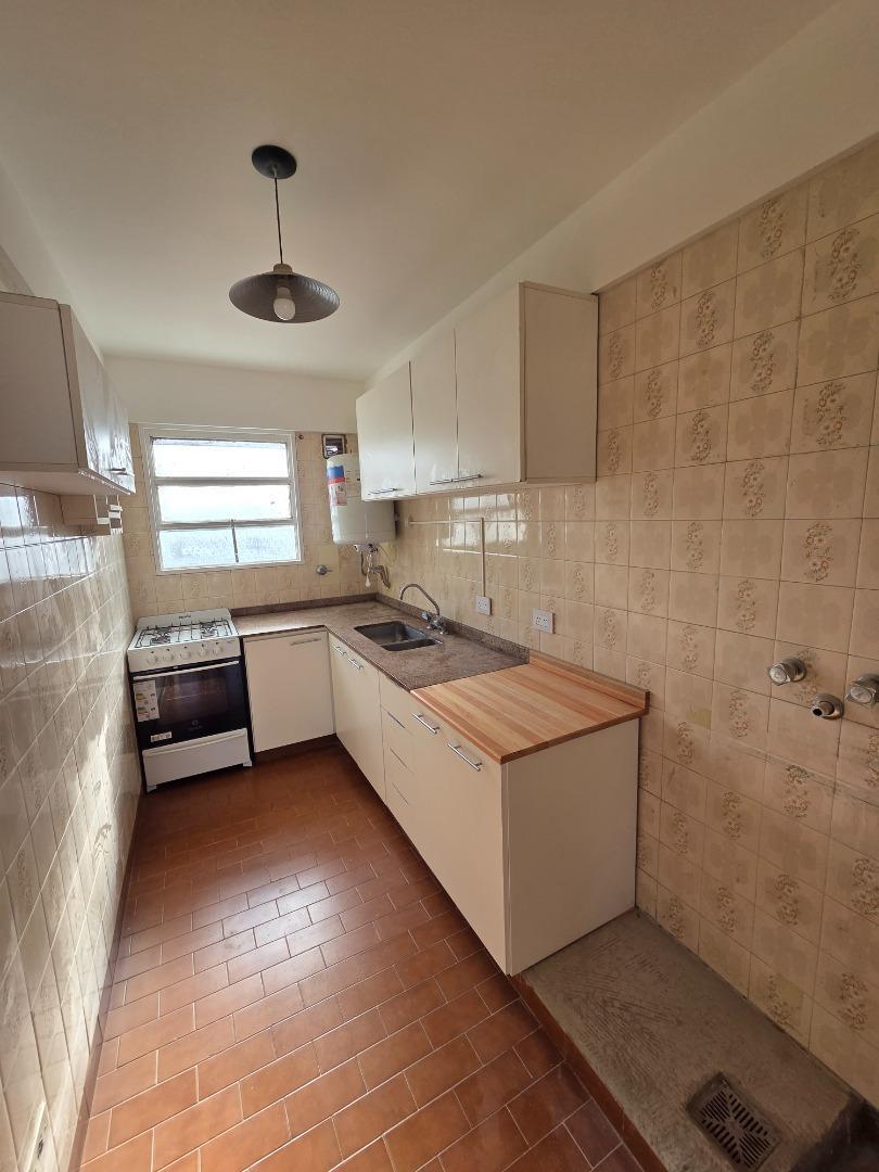 Foto de EXCELENTE DEPTO 3 AMB MODERNIZADO C/BALCON EN LOMAS!, imagen 3